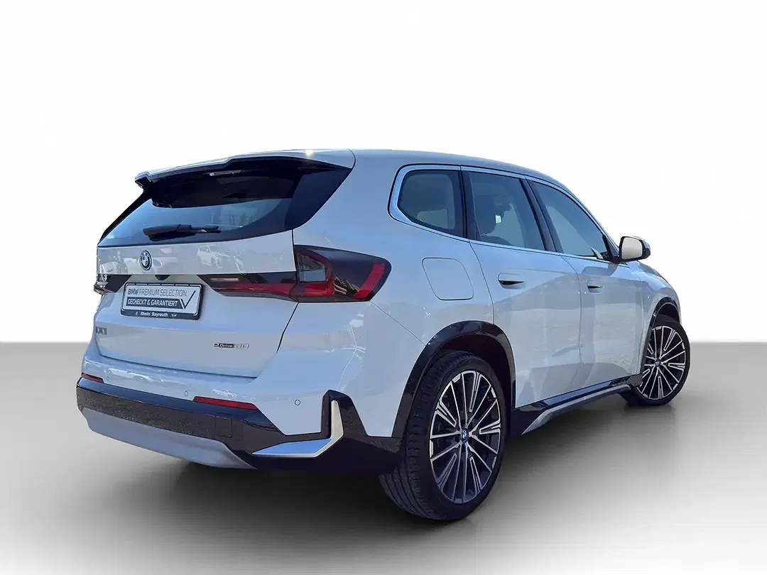 BMW iX1 - Thumbnail 3