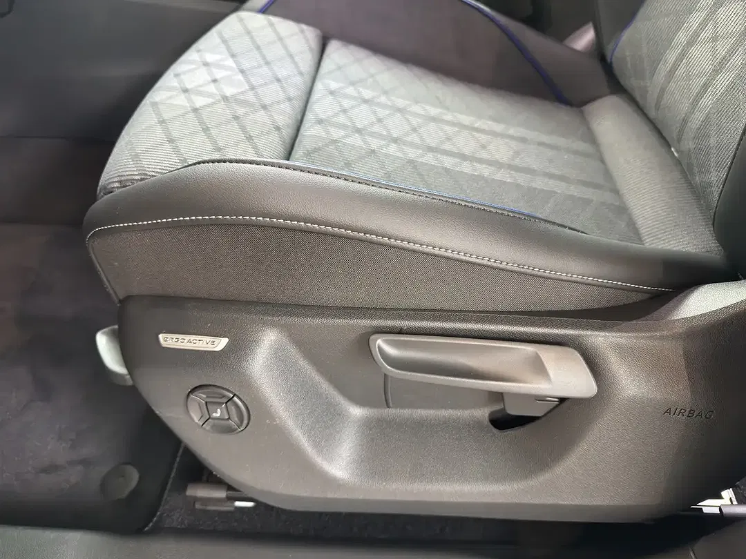 Volkswagen Tiguan - Thumbnail 14