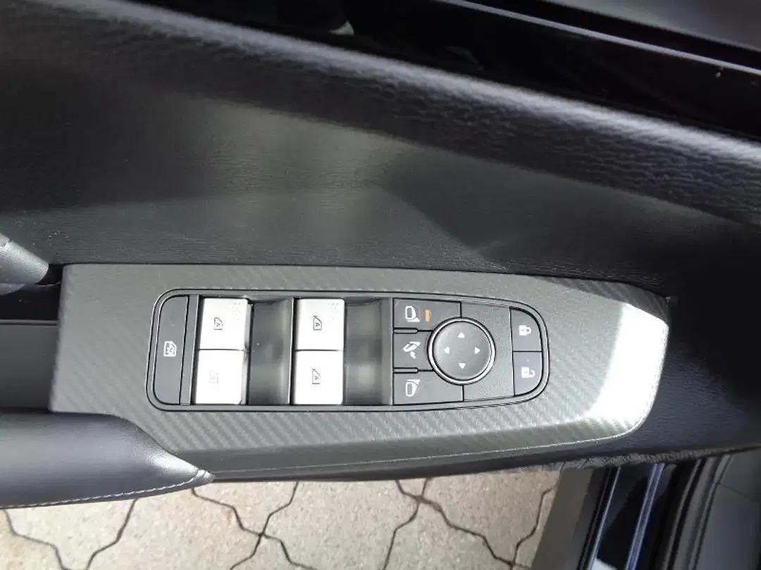 Mitsubishi Outlander - Thumbnail 10