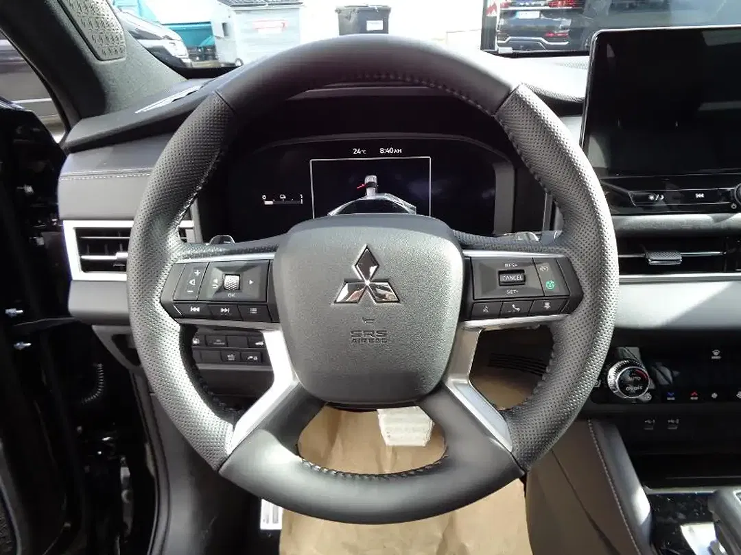 Mitsubishi Outlander - Thumbnail 12