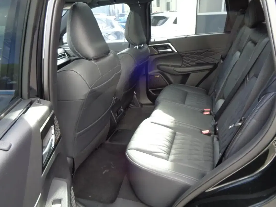 Mitsubishi Outlander - Thumbnail 7