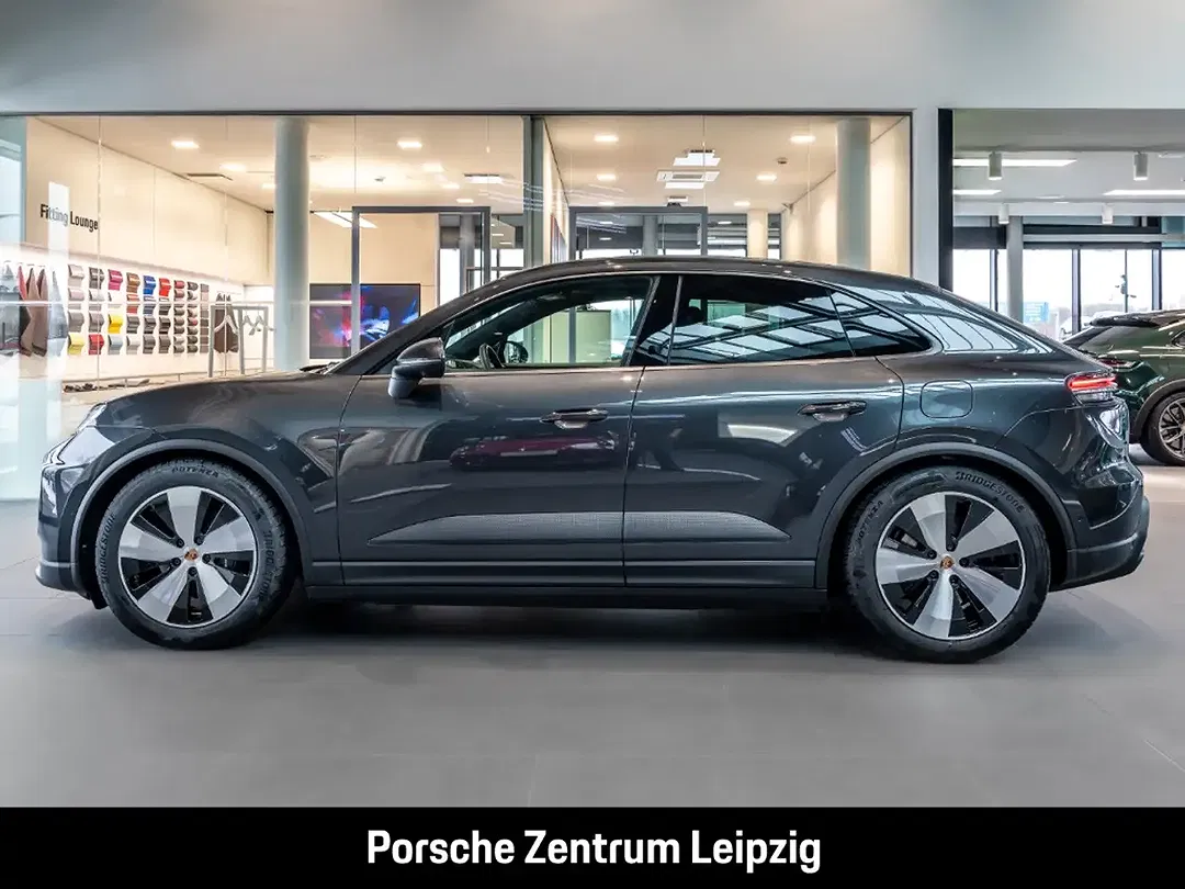 Porsche Macan - Thumbnail 2