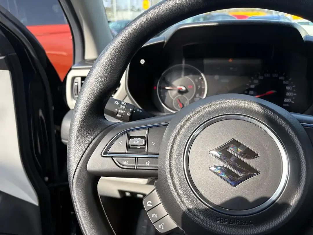 Suzuki Swift 1.2 Dualjet AllGrip Comfort+ - foto 12