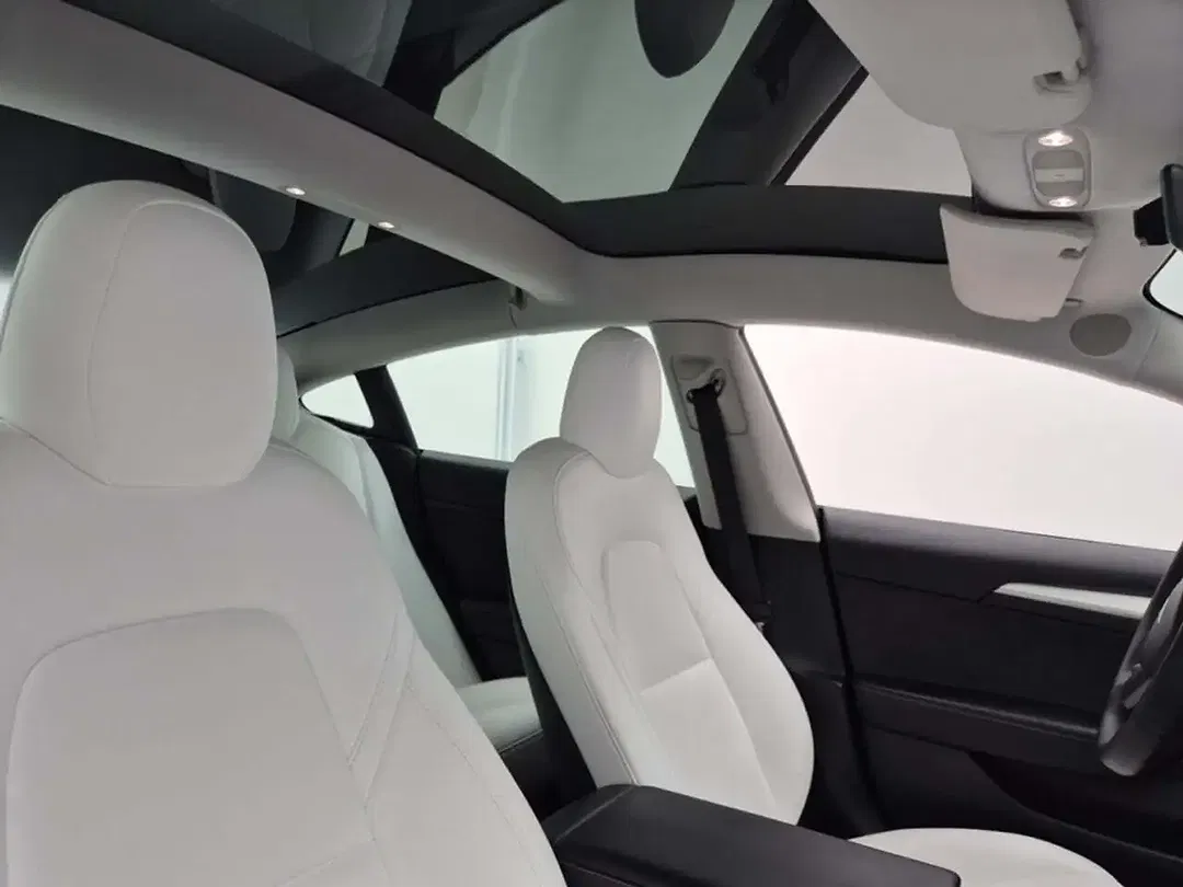 Tesla Model 3 - Thumbnail 13