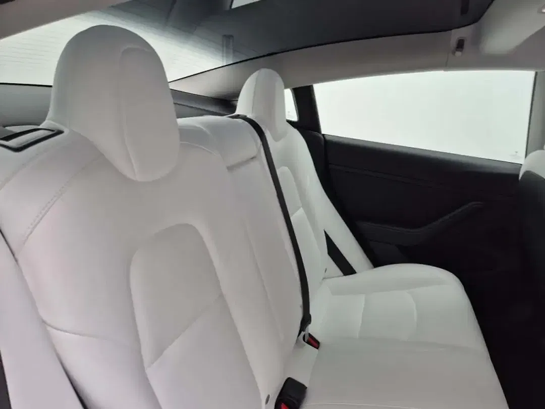 Tesla Model 3 - Thumbnail 14