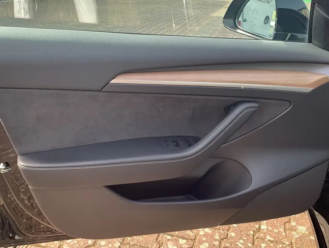 Tesla Model 3 - Thumbnail 16