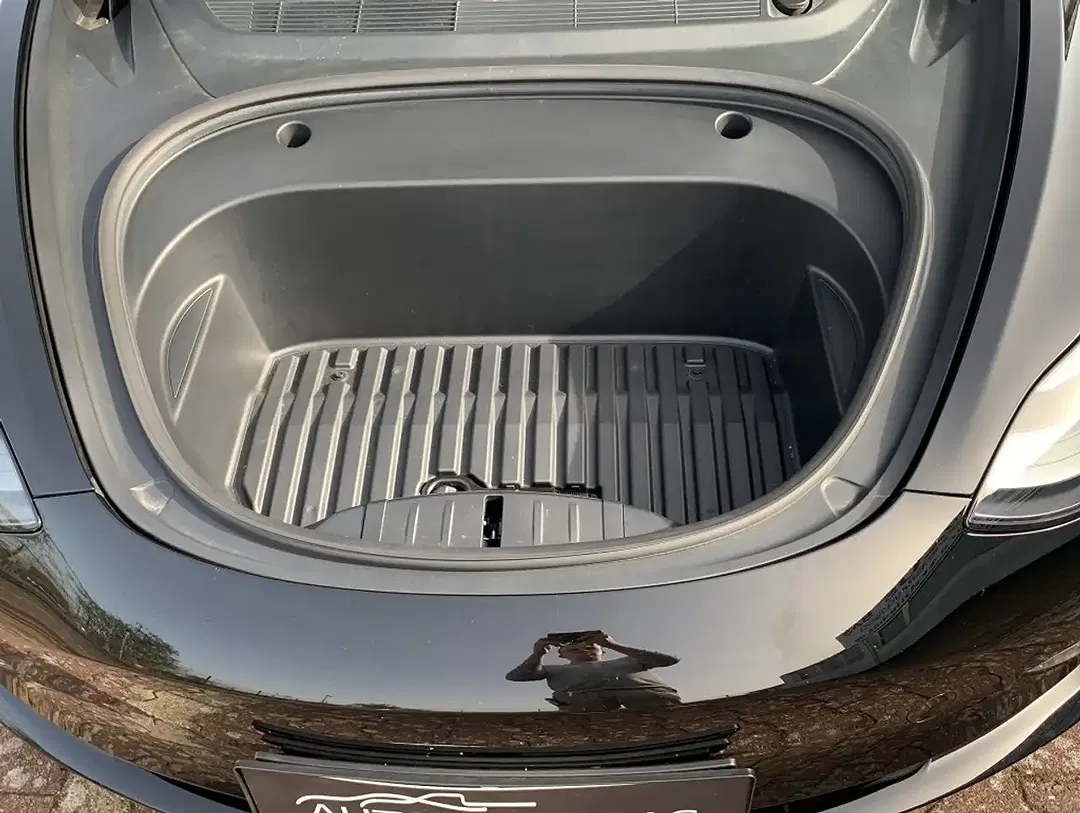Tesla Model 3 - Thumbnail 17
