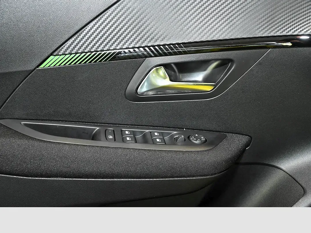 Peugeot 208 - Thumbnail 8