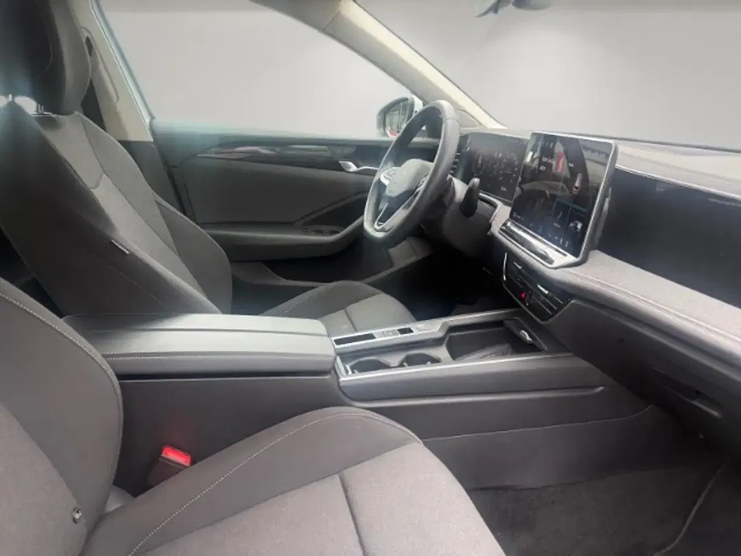 Volkswagen Passat - Thumbnail 13