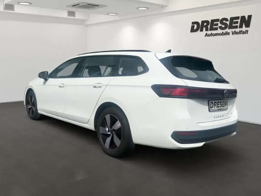 Volkswagen Passat - Thumbnail 3
