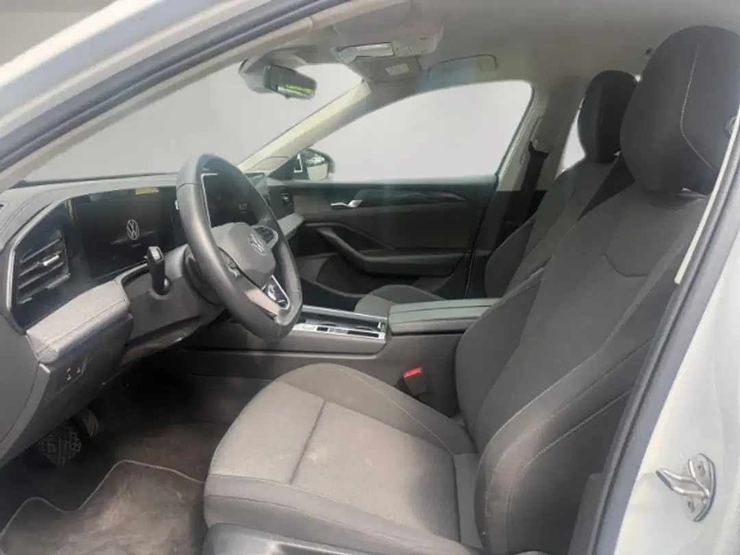 Volkswagen Passat - Thumbnail 6
