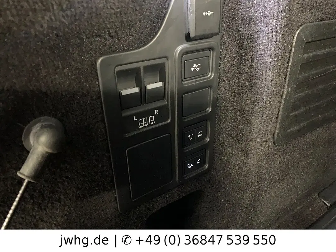 Land Rover Discovery - Thumbnail 13