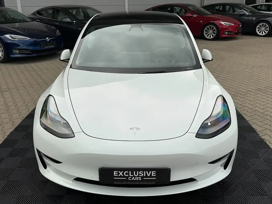 Tesla Model 3 - Thumbnail 13