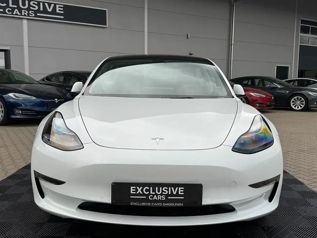 Tesla Model 3 - Thumbnail 14