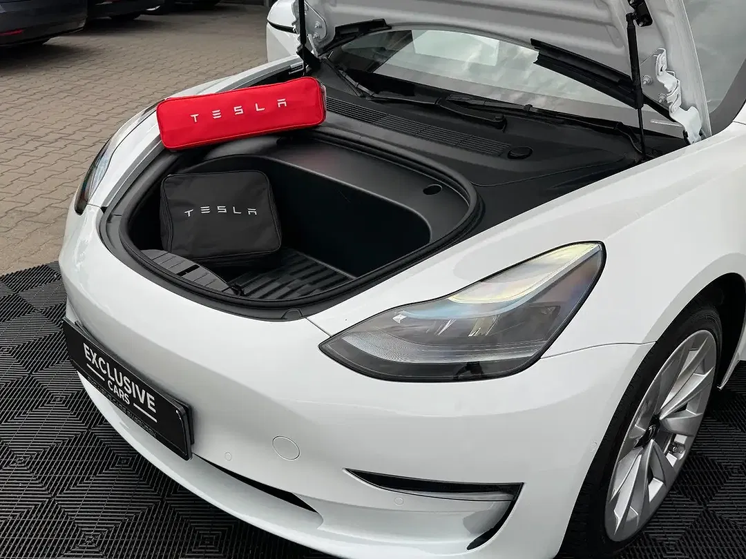 Tesla Model 3 - Thumbnail 15