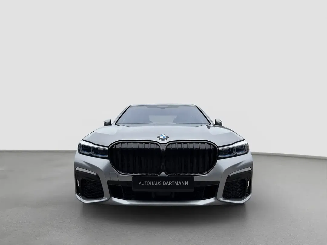 BMW 750 - Thumbnail 8