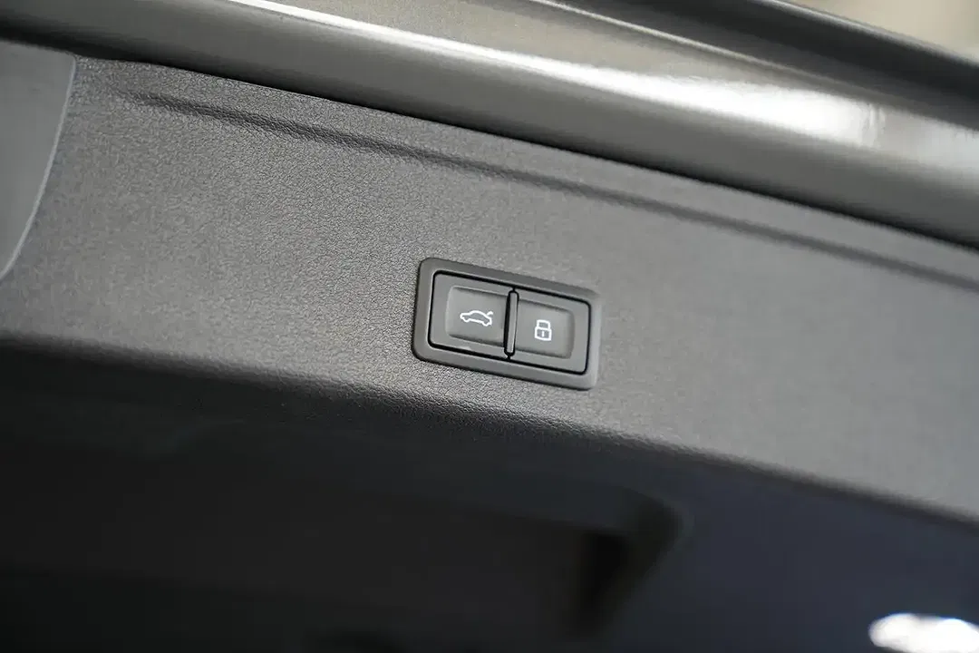 Audi A4 - Thumbnail 13