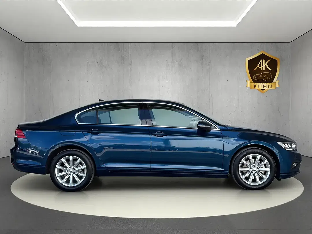 Volkswagen Passat - Thumbnail 10