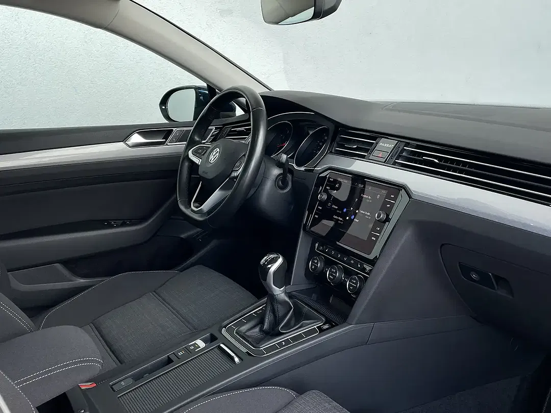 Volkswagen Passat - Thumbnail 14