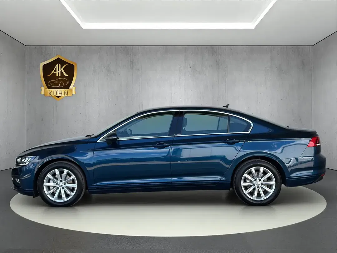 Volkswagen Passat - Thumbnail 5