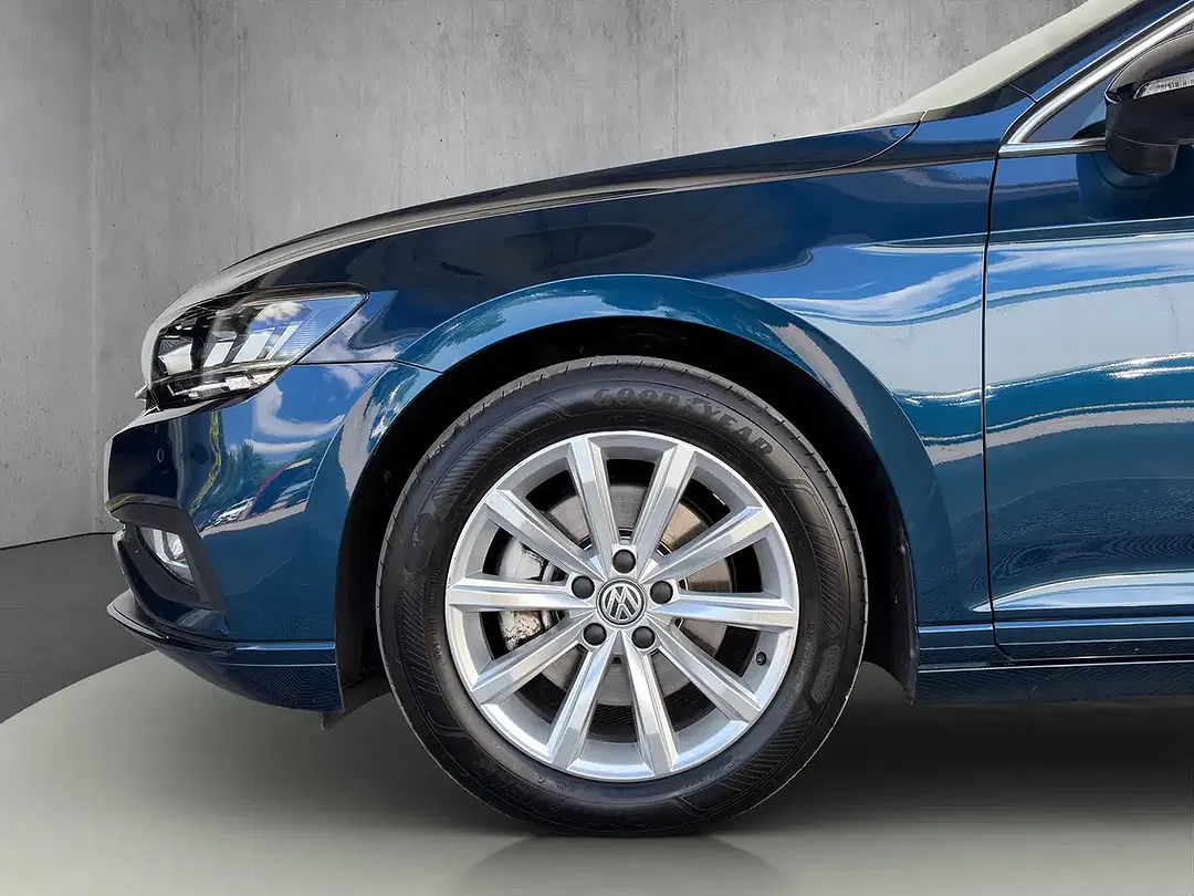 Volkswagen Passat - Thumbnail 6