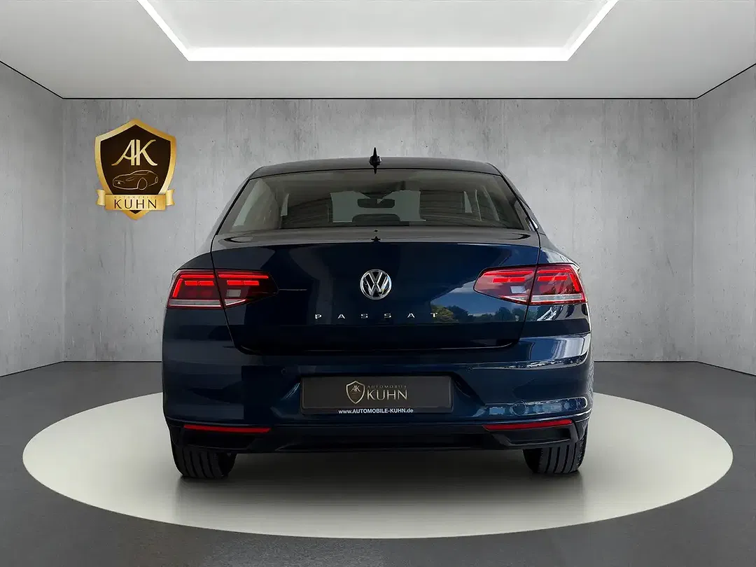 Volkswagen Passat - Thumbnail 8