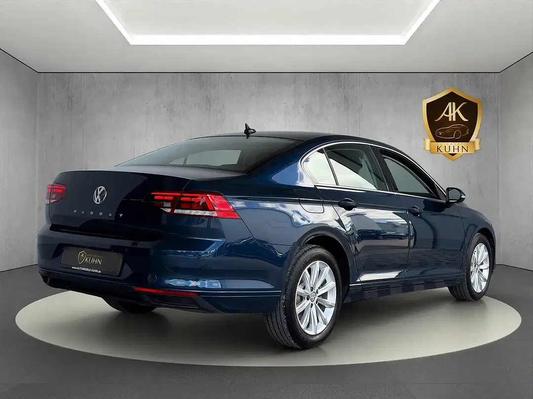 Volkswagen Passat - Thumbnail 9