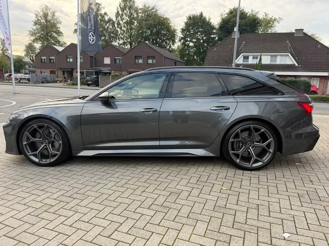 Audi RS6 - Thumbnail 5
