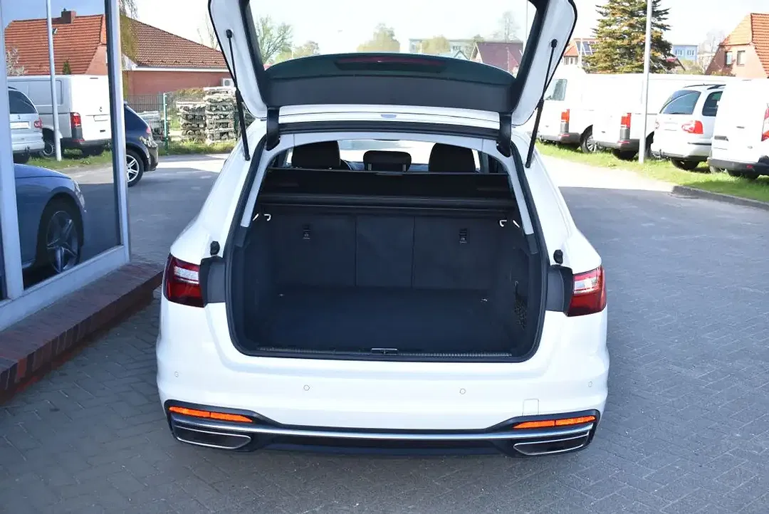Audi A4 - Thumbnail 3