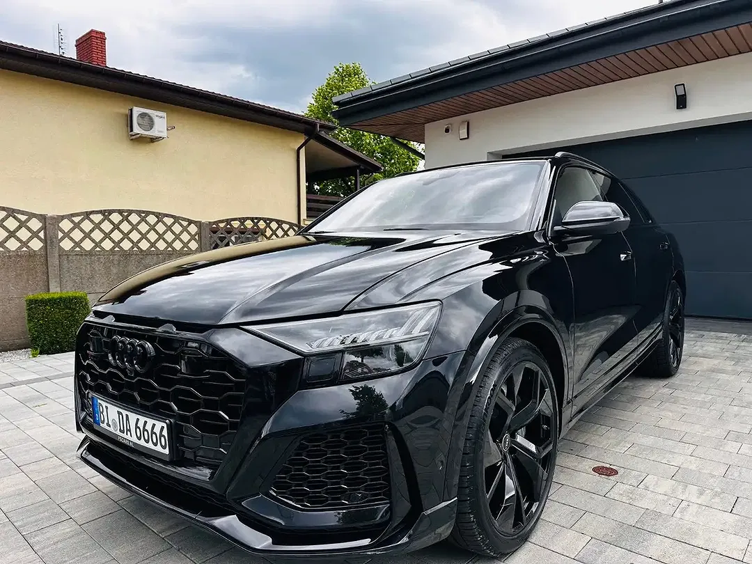 Audi RS Q8 - Thumbnail 3