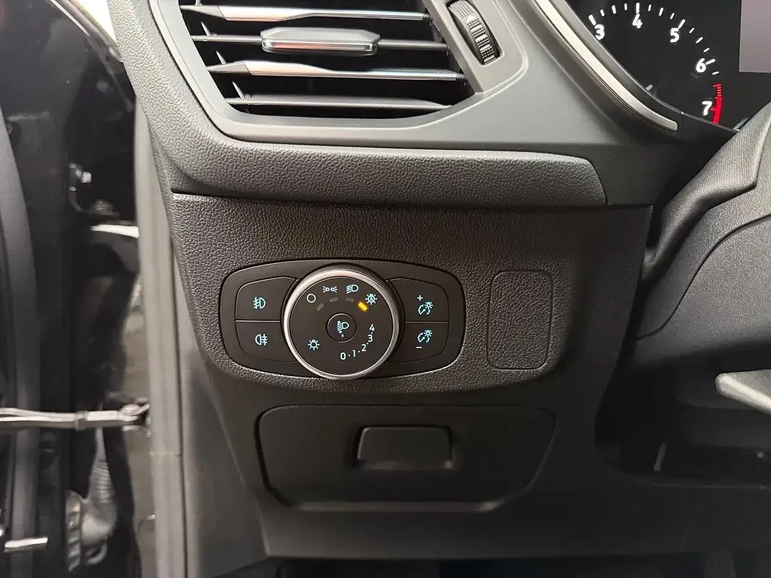 Ford Focus - Thumbnail 9