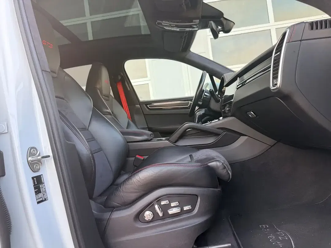 Porsche Cayenne - Thumbnail 10