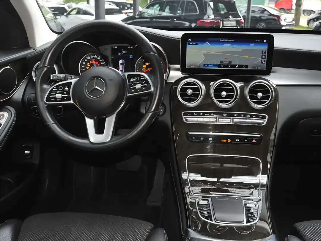 Mercedes-Benz GLC 300 - Thumbnail 10
