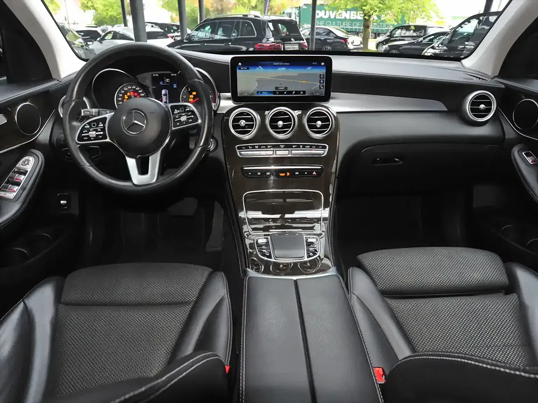 Mercedes-Benz GLC 300 - Thumbnail 12