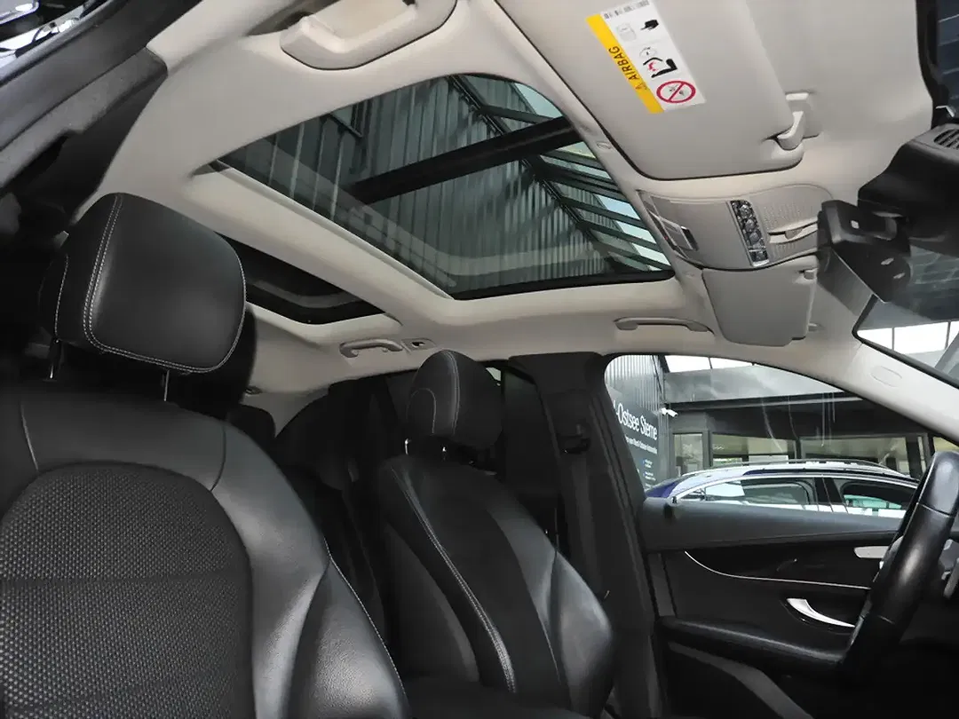 Mercedes-Benz GLC 300 - Thumbnail 15