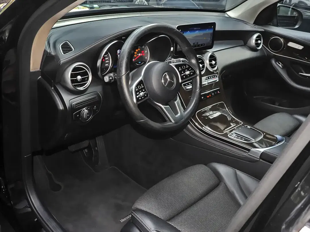 Mercedes-Benz GLC 300 - Thumbnail 9