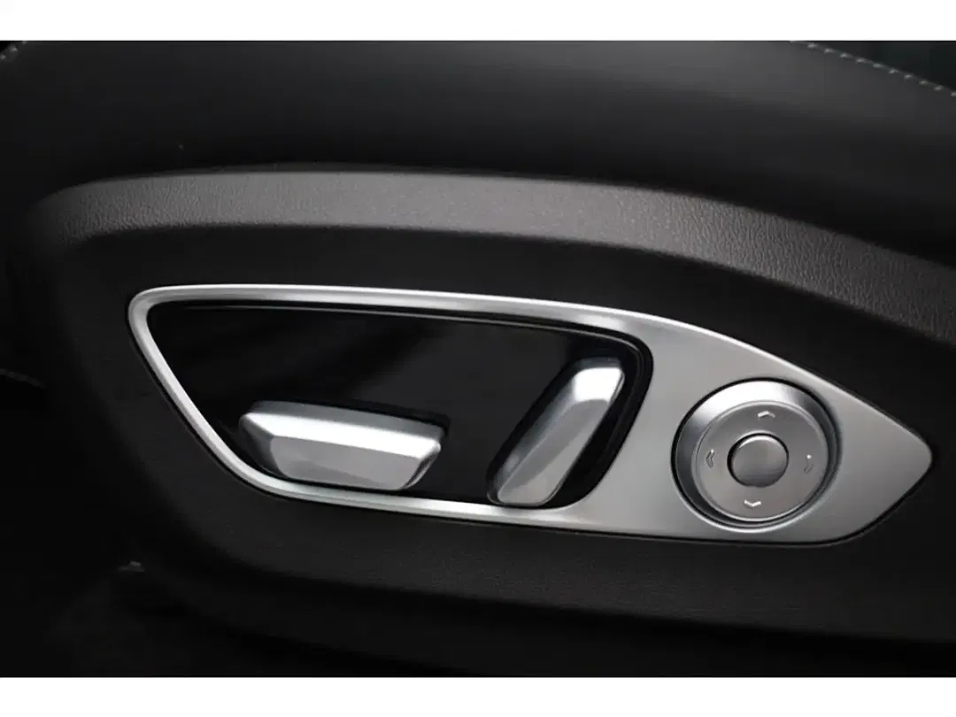 Xpeng G9 - Thumbnail 11