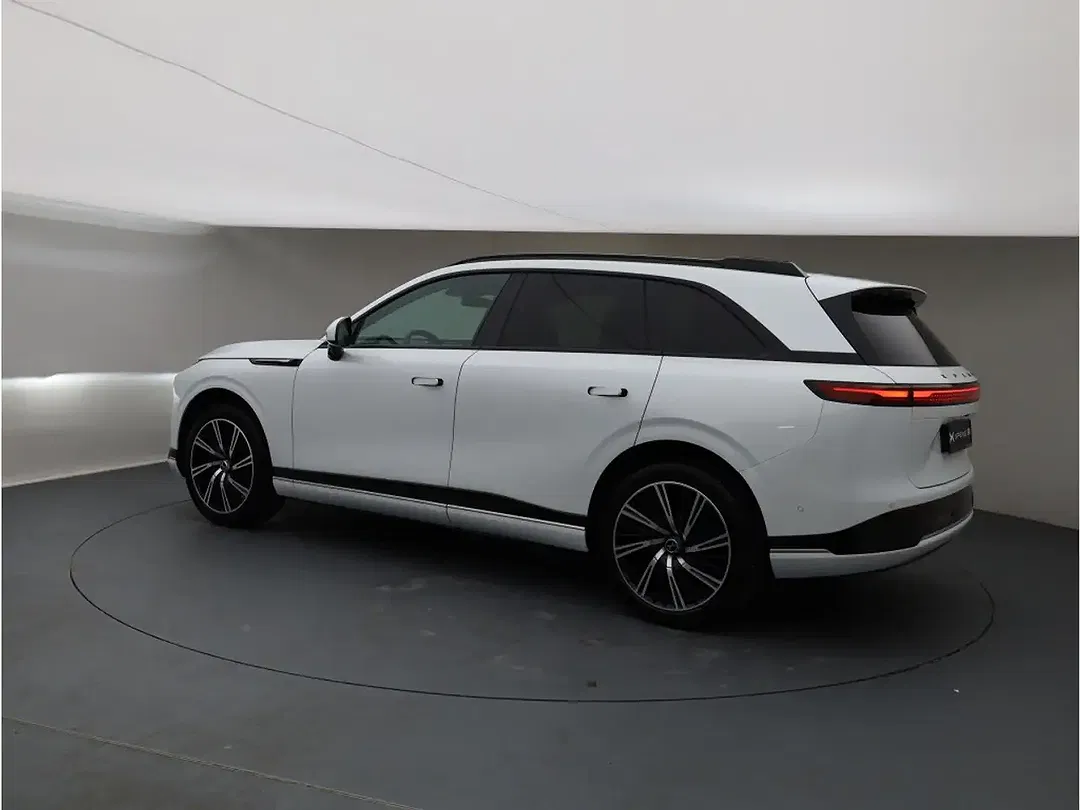 Xpeng G9 - Thumbnail 4