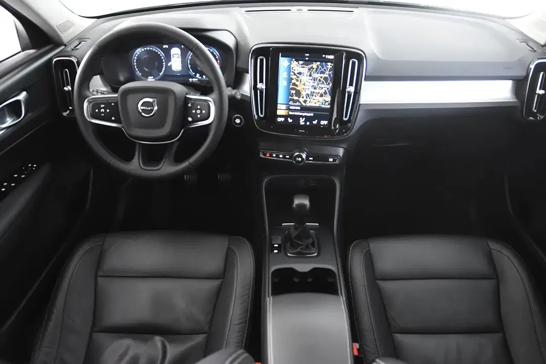 Volvo XC40 T2 Momentum - foto 2