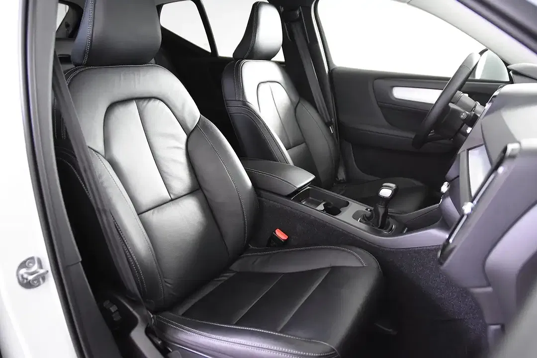 Volvo XC40 - Thumbnail 3