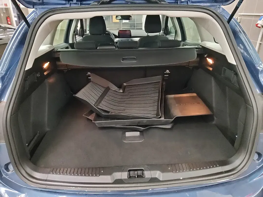 Ford Focus - Thumbnail 11