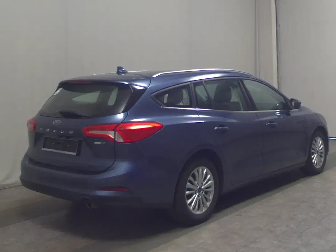 Ford Focus - Thumbnail 4