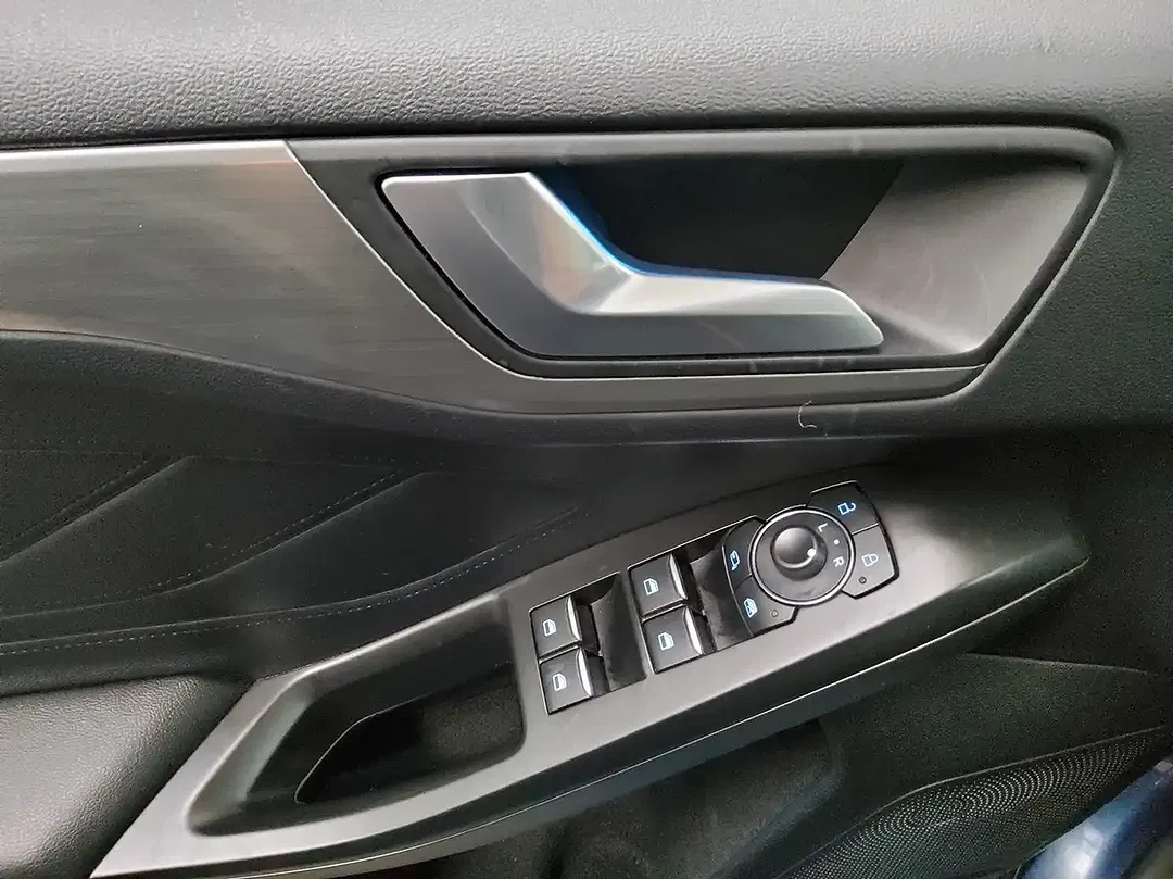 Ford Focus - Thumbnail 9