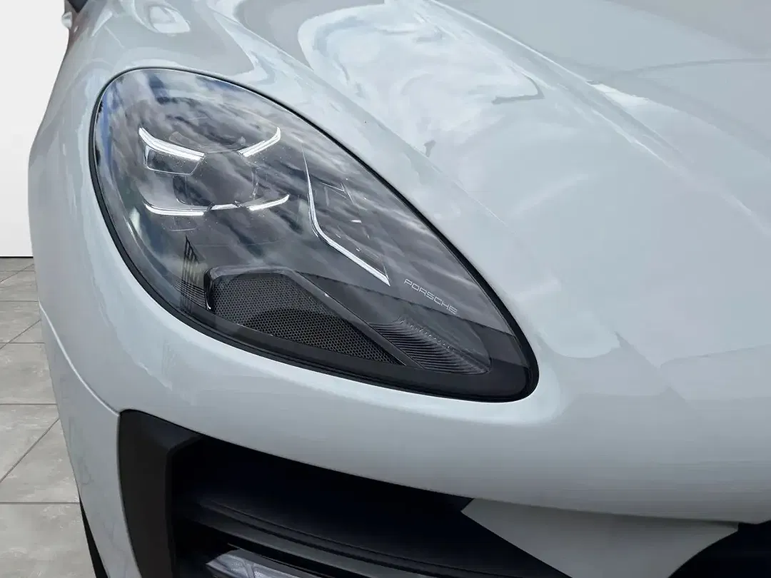Porsche Macan - Thumbnail 13
