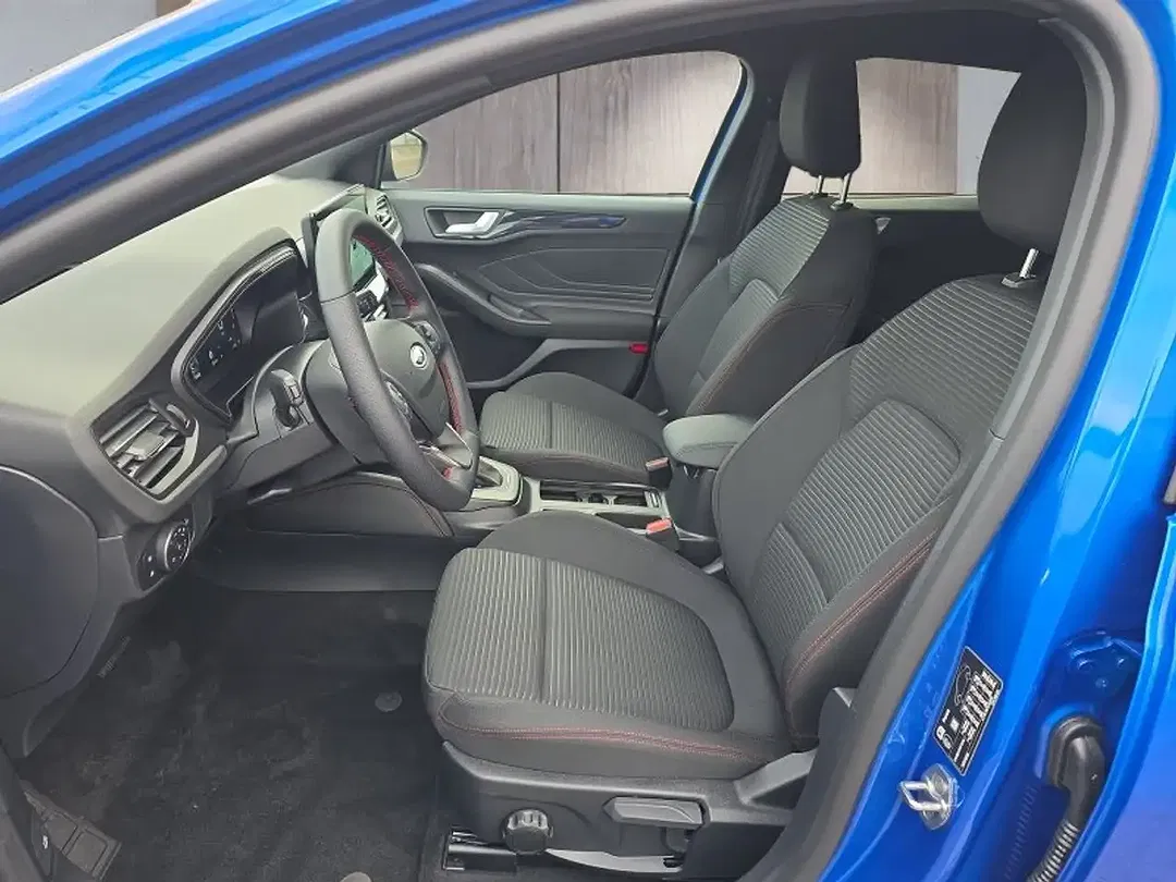 Ford Focus - Thumbnail 11
