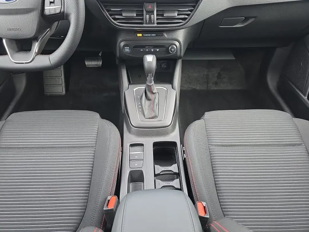Ford Focus - Thumbnail 13