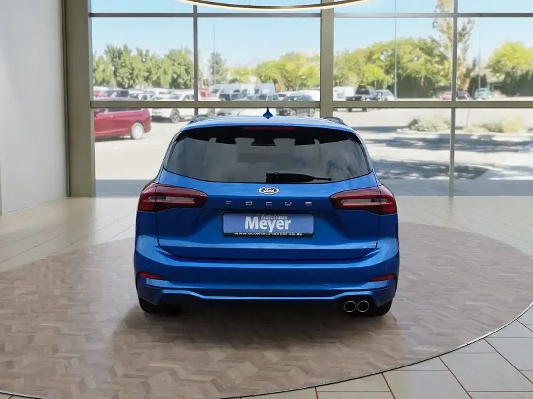 Ford Focus - Thumbnail 5