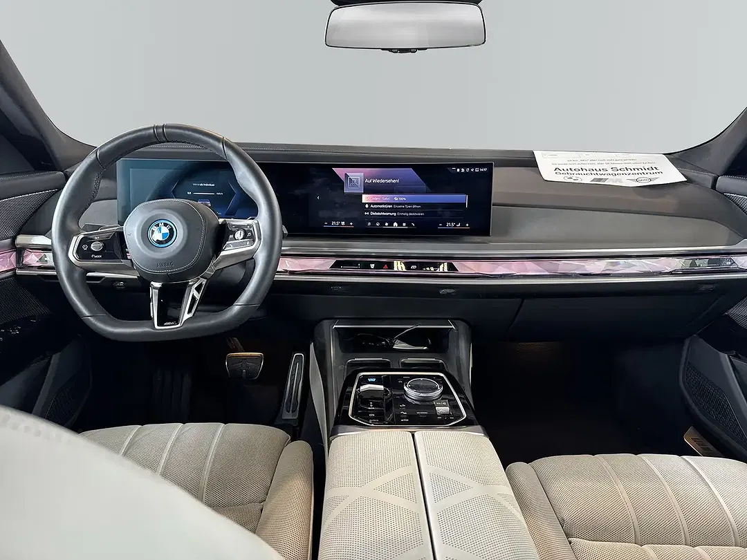 BMW i7 - Thumbnail 12