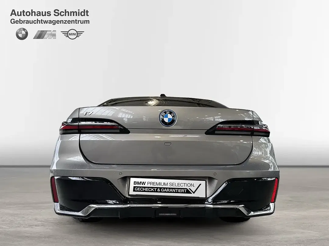 BMW i7 - Thumbnail 4