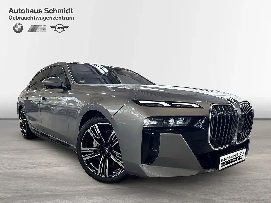 BMW i7 - Thumbnail 6